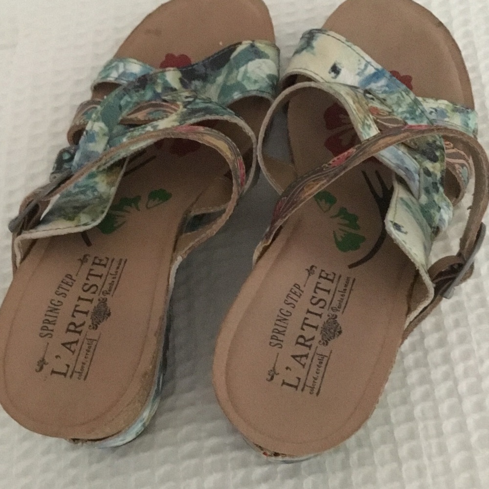L'ATISTE Women's Floral Pattern Leather Sandals - Green Blue Multi